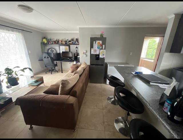 2 BEDROOM PROPERTY TO RENT IN VREDEKLOOF EAST